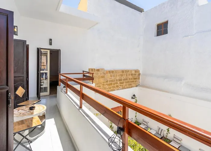 Medieval Poem Διαμέρισμα