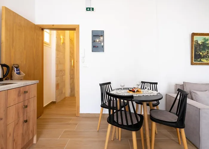 Διαμέρισμα Medieval Poem