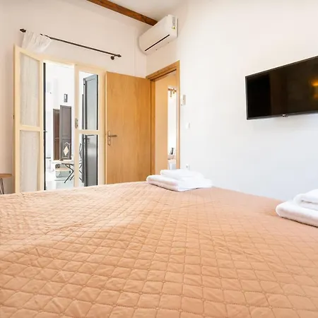 Apartament Medieval Poem *