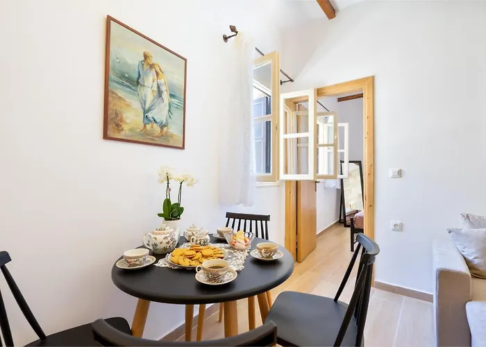 Medieval Poem Appartement *