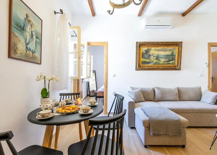 Medieval Poem Appartement