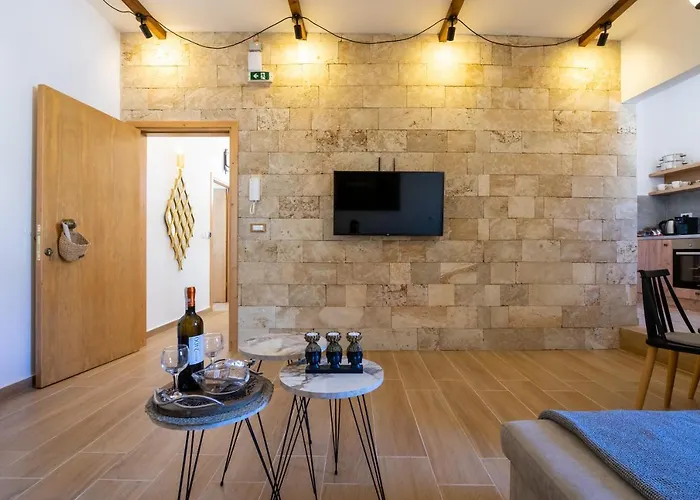 Medieval Poem Appartement