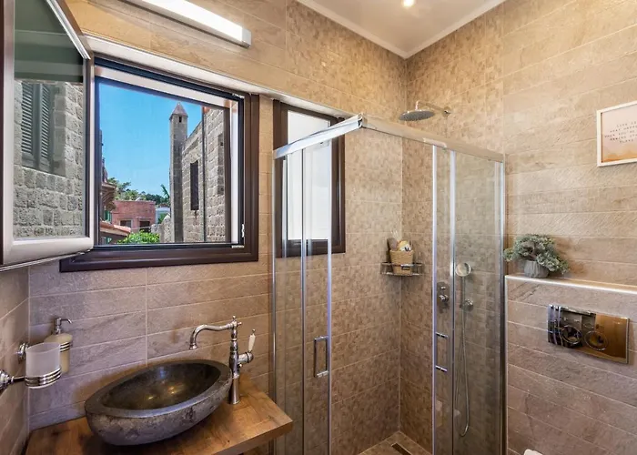 Appartement Medieval Poem *